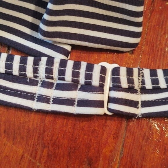 Aerie Bridget Navy and White Halter Neck Bikini Top Sz 36B - Picture 7 of 10